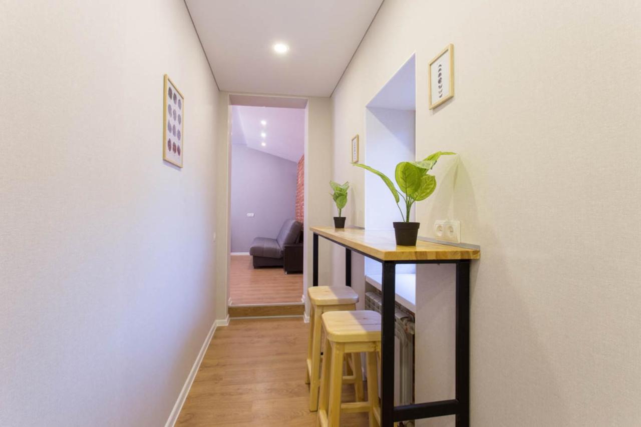 Studio Near Metro Yaroslava Mudroho, Universytet - Mykoly Khvylovoho Str 5-3 Jarkov Exterior foto