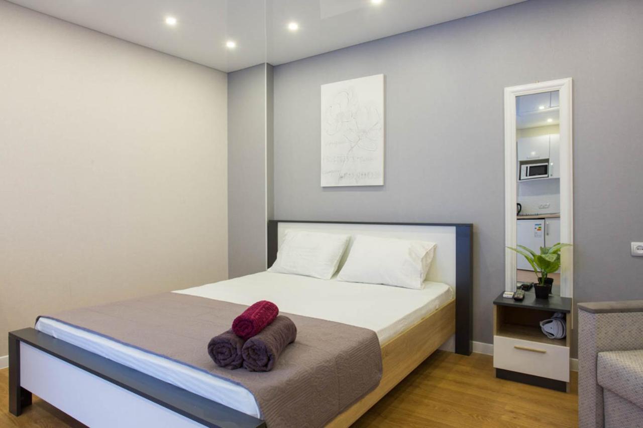 Studio Near Metro Yaroslava Mudroho, Universytet - Mykoly Khvylovoho Str 5-3 Jarkov Exterior foto