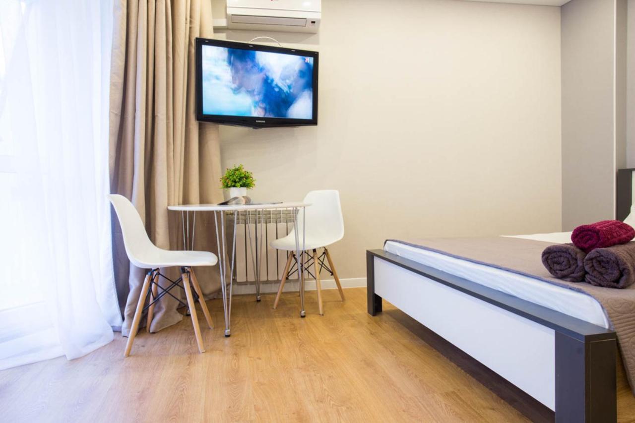 Studio Near Metro Yaroslava Mudroho, Universytet - Mykoly Khvylovoho Str 5-3 Jarkov Exterior foto