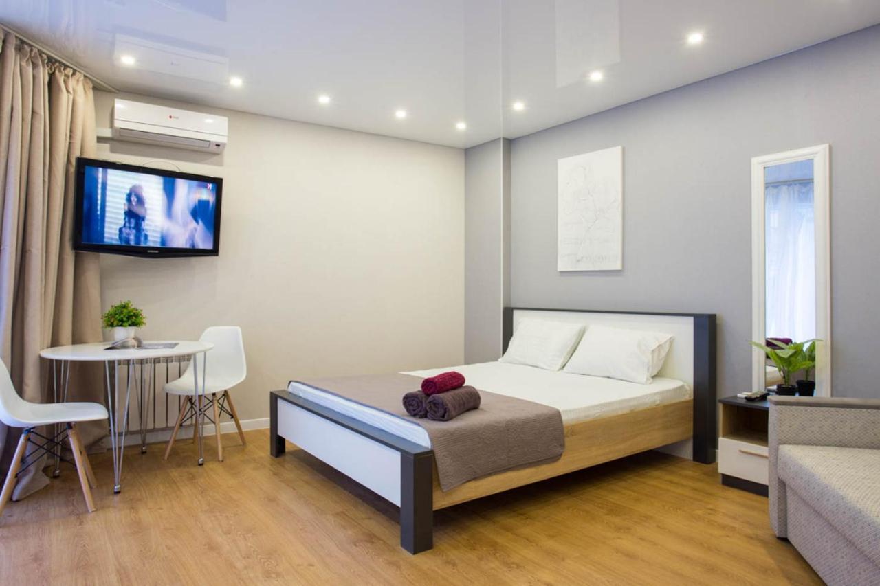 Studio Near Metro Yaroslava Mudroho, Universytet - Mykoly Khvylovoho Str 5-3 Jarkov Exterior foto