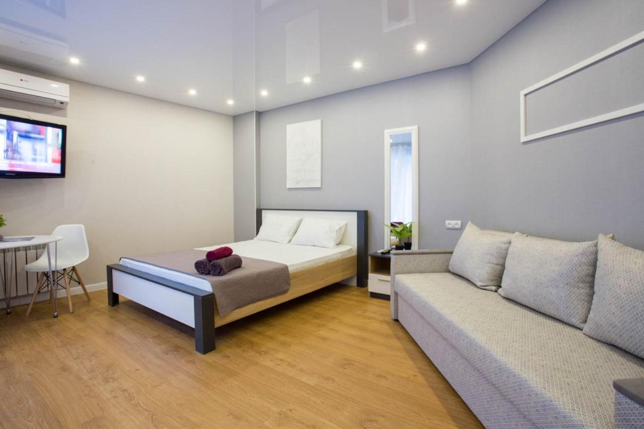 Studio Near Metro Yaroslava Mudroho, Universytet - Mykoly Khvylovoho Str 5-3 Jarkov Exterior foto